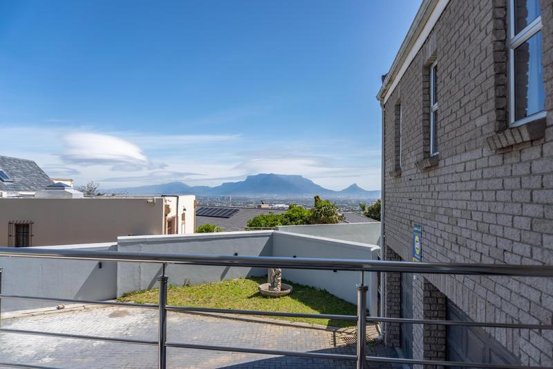 6 Bedroom Property for Sale in Plattekloof Western Cape